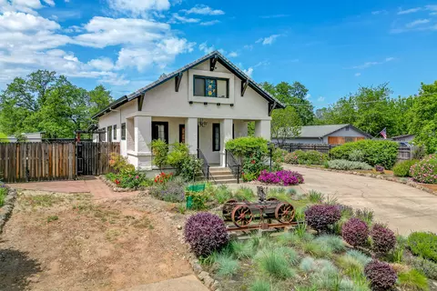 1230 Deodar Way, Redding, CA 96003