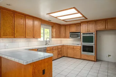Kitchen - 19950 Red Bank Rd, Red Bluff, CA 96080 photo 2 of 4