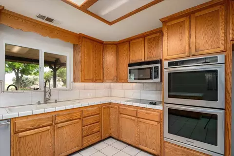 Kitchen - 19950 Red Bank Rd, Red Bluff, CA 96080 photo 3 of 4