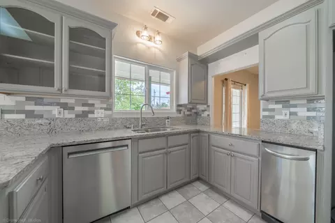 Kitchen - 21192 El Toro Ln, Redding, CA 96003 photo 2 of 5
