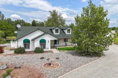 Exterior - 21192 El Toro Ln, Redding, CA 96003 photo 2 of 28