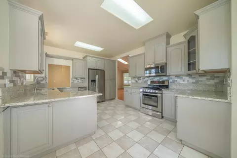 Kitchen - 21192 El Toro Ln, Redding, CA 96003 photo 5 of 5