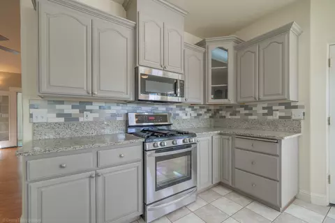 Kitchen - 21192 El Toro Ln, Redding, CA 96003 photo 4 of 5
