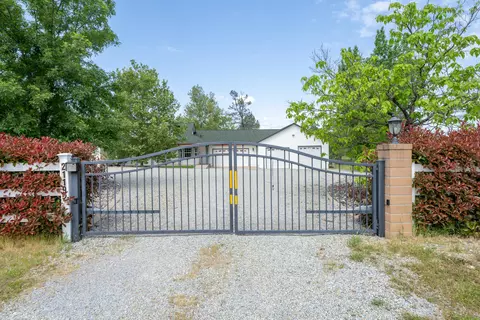 Exterior - 21192 El Toro Ln, Redding, CA 96003 photo 26 of 28