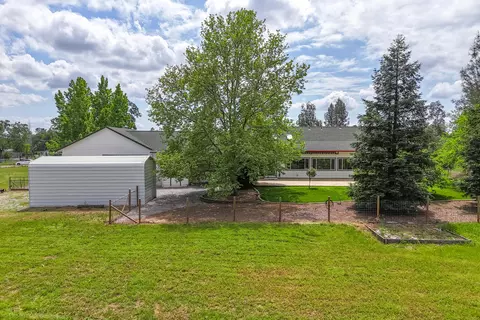 Exterior - 21192 El Toro Ln, Redding, CA 96003 photo 4 of 28
