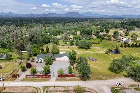 View/Area - 21192 El Toro Ln, Redding, CA 96003 photo 4 of 5