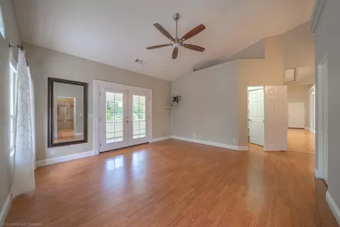 Living - 21192 El Toro Ln, Redding, CA 96003 photo 5 of 6