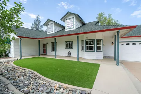 21192 El Toro Ln, Redding, CA 96003