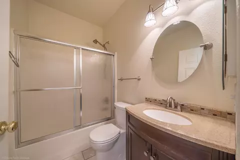 Bath - 21192 El Toro Ln, Redding, CA 96003 photo 2 of 2