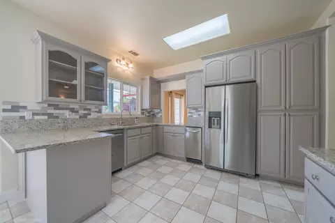 Kitchen - 21192 El Toro Ln, Redding, CA 96003 photo 3 of 5