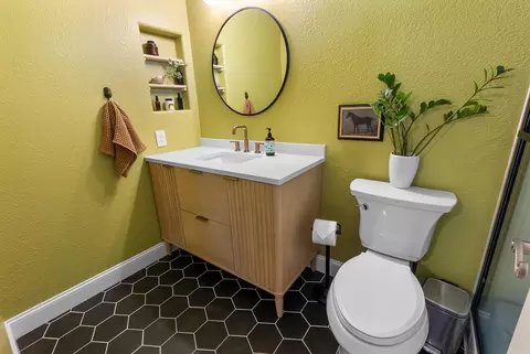 Bath - 3665 Dune St, Redding, CA 96002 photo 2 of 3