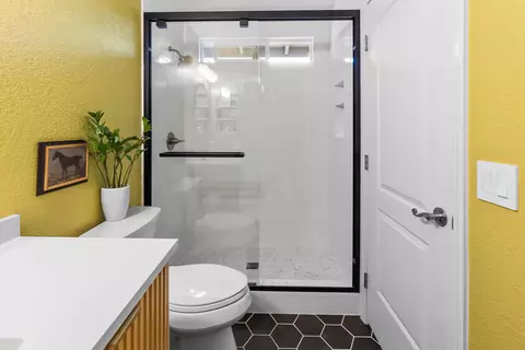 Bath - 3665 Dune St, Redding, CA 96002 photo 1 of 3
