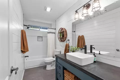 Bath - 3665 Dune St, Redding, CA 96002 photo 3 of 3