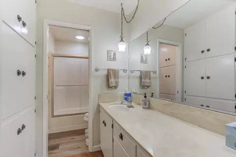 Bath - 14535 Carriage Ln, Red Bluff, CA 96080 photo 1 of 3