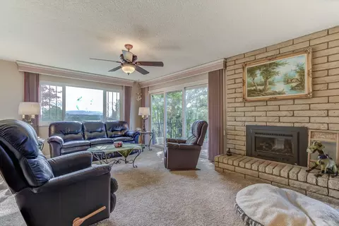 Living - 14535 Carriage Ln, Red Bluff, CA 96080 photo 4 of 4