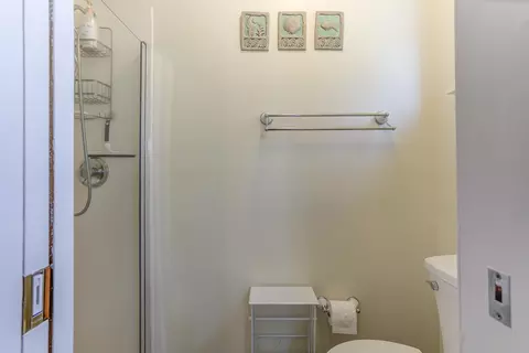 Bath - 14535 Carriage Ln, Red Bluff, CA 96080 photo 2 of 3