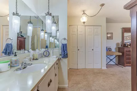 Bath - 14535 Carriage Ln, Red Bluff, CA 96080 photo 3 of 3