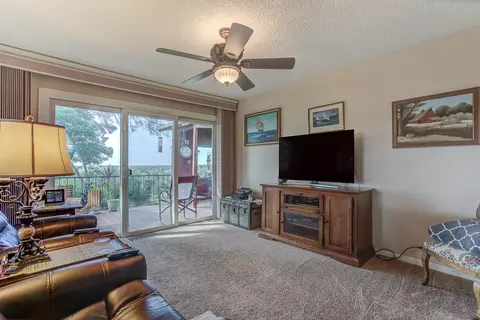 Living - 14535 Carriage Ln, Red Bluff, CA 96080 photo 1 of 4