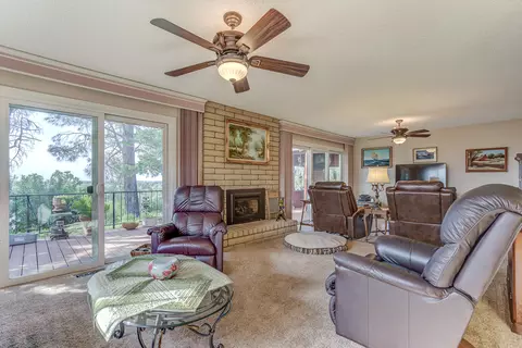 Living - 14535 Carriage Ln, Red Bluff, CA 96080 photo 3 of 4