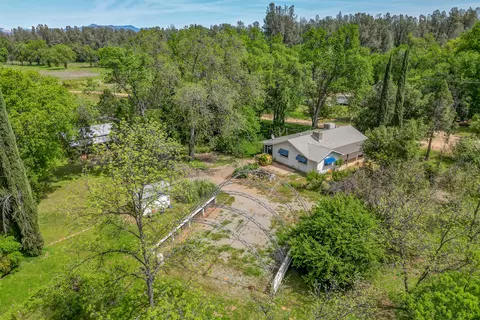 10490 Hobbie Acres Dr, Redding, CA 96003