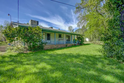 Exterior - 10490 Hobbie Acres Dr, Redding, CA 96003 photo 3 of 13