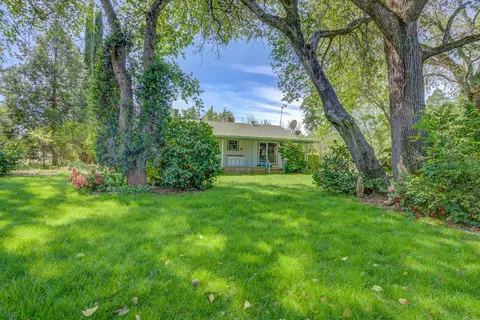 Exterior - 10490 Hobbie Acres Dr, Redding, CA 96003 photo 2 of 13