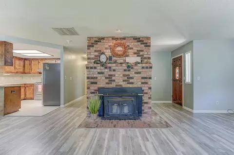 Living - 10490 Hobbie Acres Dr, Redding, CA 96003 photo 1 of 3