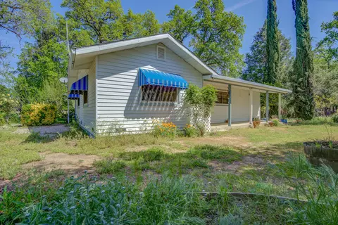 Exterior - 10490 Hobbie Acres Dr, Redding, CA 96003 photo 6 of 13