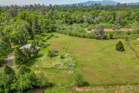 View/Area - 10490 Hobbie Acres Dr, Redding, CA 96003 photo 7 of 16