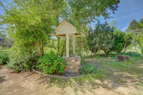 Exterior - 10490 Hobbie Acres Dr, Redding, CA 96003 photo 7 of 13