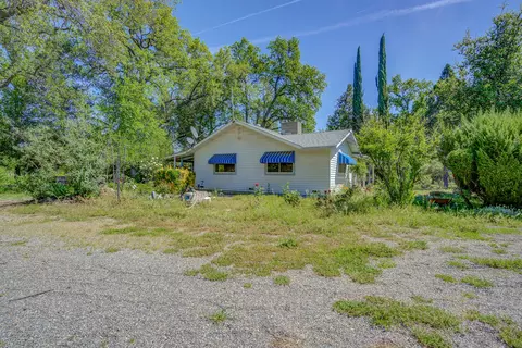 Exterior - 10490 Hobbie Acres Dr, Redding, CA 96003 photo 11 of 13