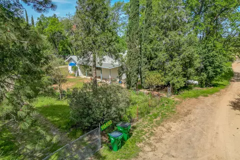 View/Area - 10490 Hobbie Acres Dr, Redding, CA 96003 photo 10 of 16