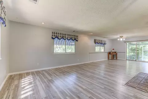 Living - 10490 Hobbie Acres Dr, Redding, CA 96003 photo 3 of 3
