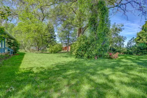 Exterior - 10490 Hobbie Acres Dr, Redding, CA 96003 photo 4 of 13