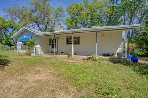 Exterior - 10490 Hobbie Acres Dr, Redding, CA 96003 photo 5 of 13