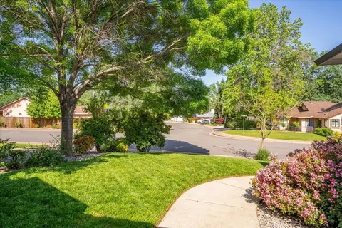 View/Area - 1070 Montclair Dr, Redding, CA 96003 photo 3 of 5