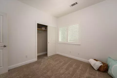 Bedroom - 1070 Montclair Dr, Redding, CA 96003 photo 4 of 4