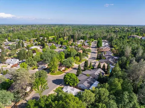 View/Area - 1070 Montclair Dr, Redding, CA 96003 photo 4 of 5