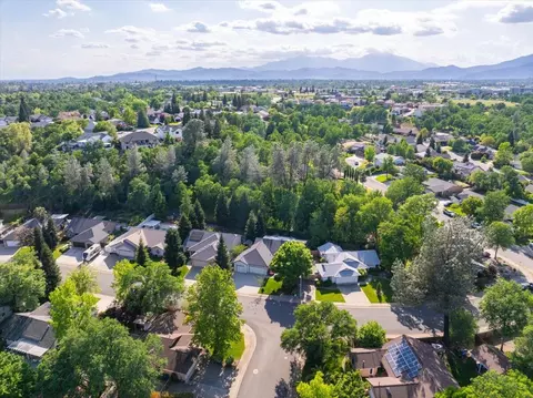 View/Area - 1070 Montclair Dr, Redding, CA 96003 photo 2 of 5