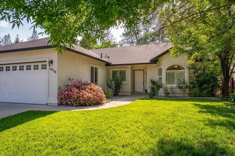 Exterior - 1070 Montclair Dr, Redding, CA 96003 photo 8 of 16