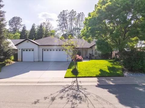 Exterior - 1070 Montclair Dr, Redding, CA 96003 photo 6 of 16