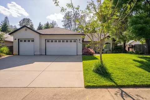 Exterior - 1070 Montclair Dr, Redding, CA 96003 photo 7 of 16