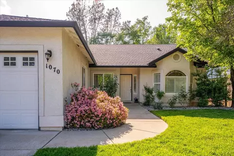Exterior - 1070 Montclair Dr, Redding, CA 96003 photo 15 of 16