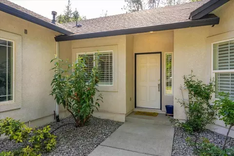 Exterior - 1070 Montclair Dr, Redding, CA 96003 photo 9 of 16