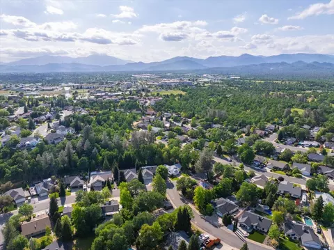 View/Area - 1070 Montclair Dr, Redding, CA 96003 photo 5 of 5
