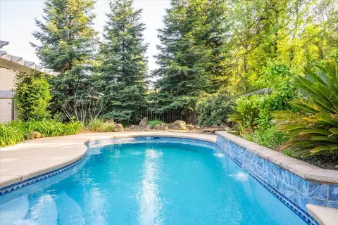 Exterior - 1070 Montclair Dr, Redding, CA 96003 photo 11 of 16