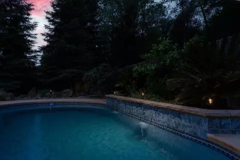 Exterior - 1070 Montclair Dr, Redding, CA 96003 photo 5 of 16