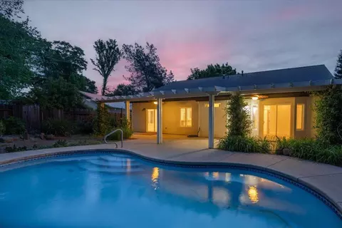 Exterior - 1070 Montclair Dr, Redding, CA 96003 photo 4 of 16