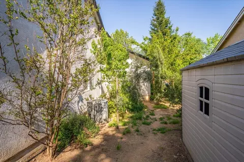 Exterior - 1070 Montclair Dr, Redding, CA 96003 photo 13 of 16