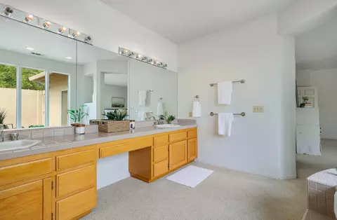 Bath - 4485 Brittany Dr, Redding, CA 96002 photo 7 of 11
